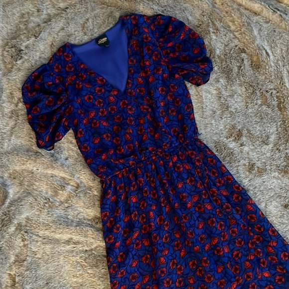 Disney Dresses & Skirts - Disney Snow White Short Sleeve Floral Print High/Low Dress Small